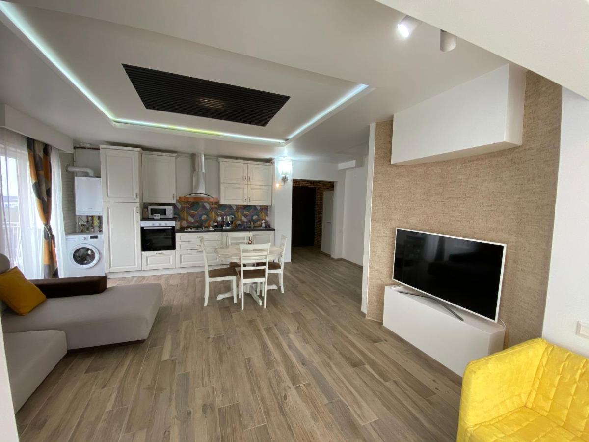 Sunny Deluxe Apartment Cosmopolis Stefanestii de Jos Ngoại thất bức ảnh
