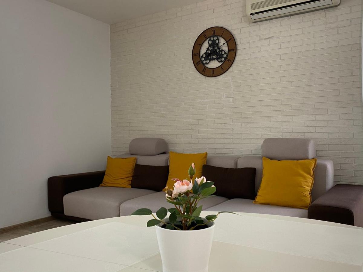 Sunny Deluxe Apartment Cosmopolis Stefanestii de Jos Ngoại thất bức ảnh