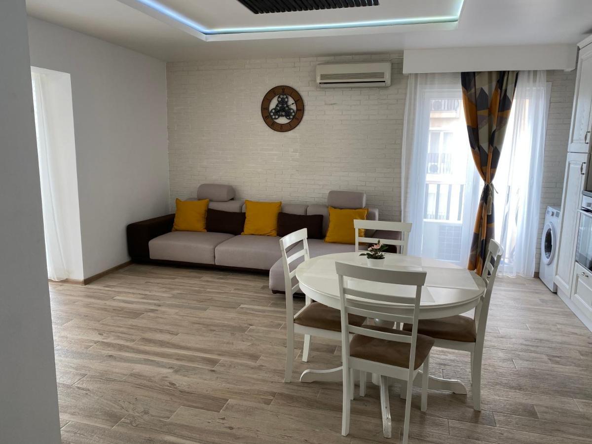 Sunny Deluxe Apartment Cosmopolis Stefanestii de Jos Ngoại thất bức ảnh